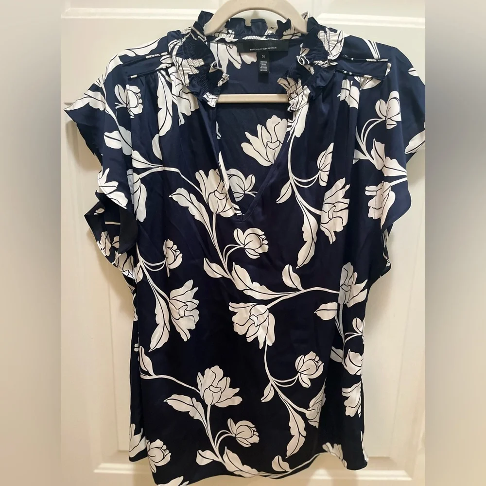 White House Black Market Medium Dark Blue and White Floral Blouse - Picture 1 of 3